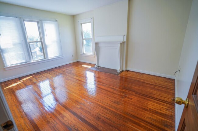 Building Photo - 72-72 1/2 E 14th Ave-SFH