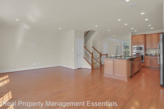 Building Photo - 4 br, 3.5 bath House - 8642 Westford Road