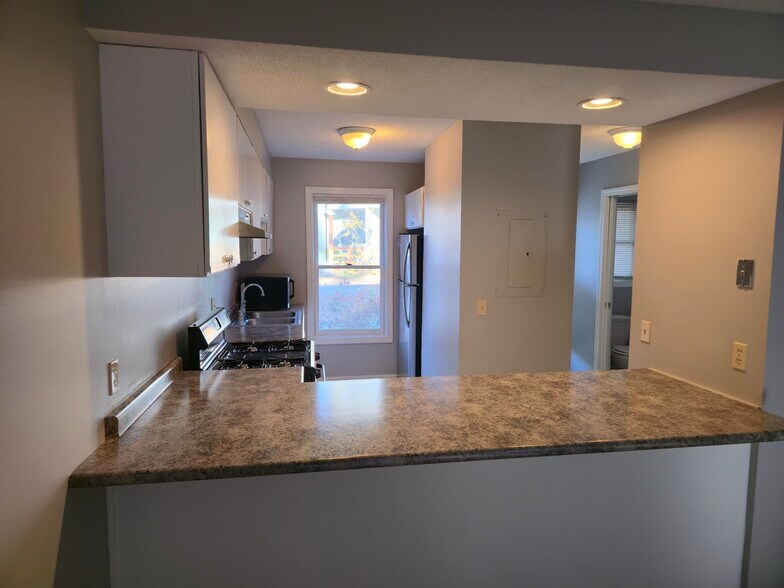 Kitchen - 10 Merrill Pl