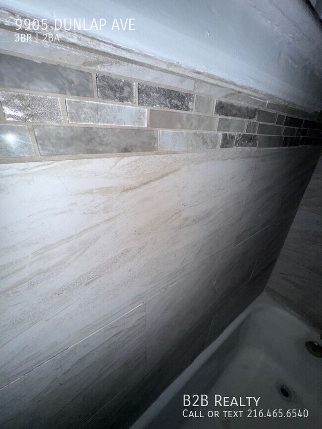 Building Photo - 9905 Dunlap Ave