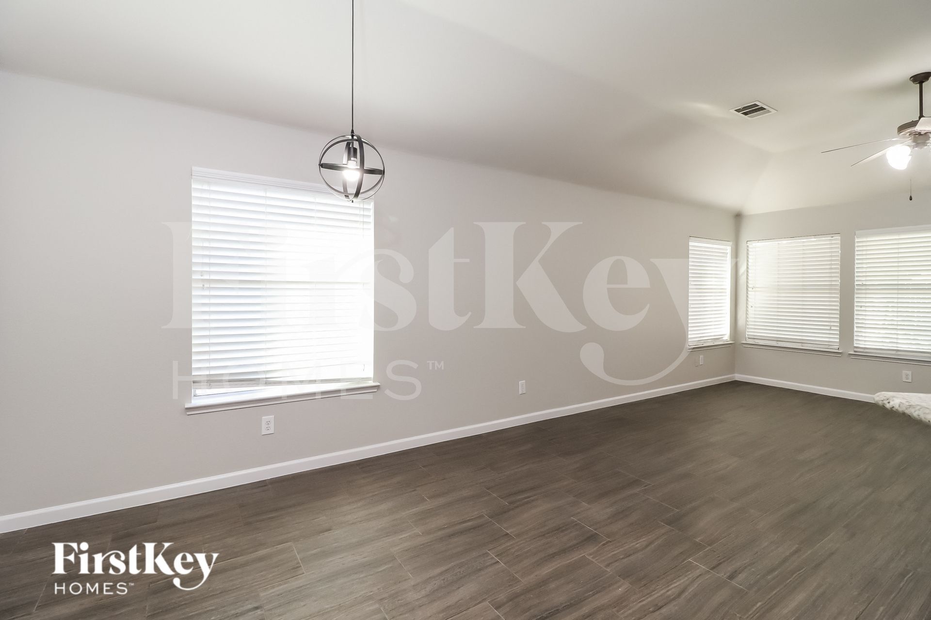 Building Photo - 10737 Emerald Park Ln