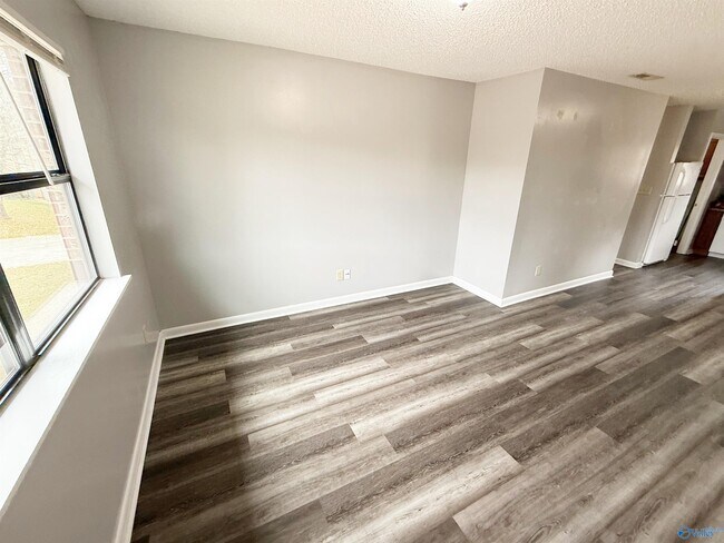 Building Photo - 112 Jodi Dr