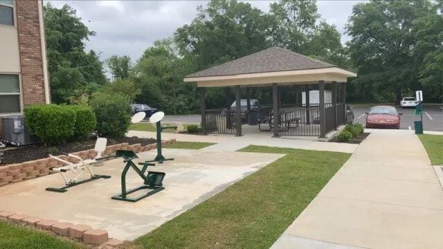 Building Photo - 705 NE 7th St