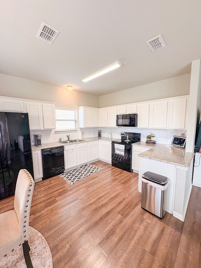 Building Photo - 7507 Park Meadow Dr