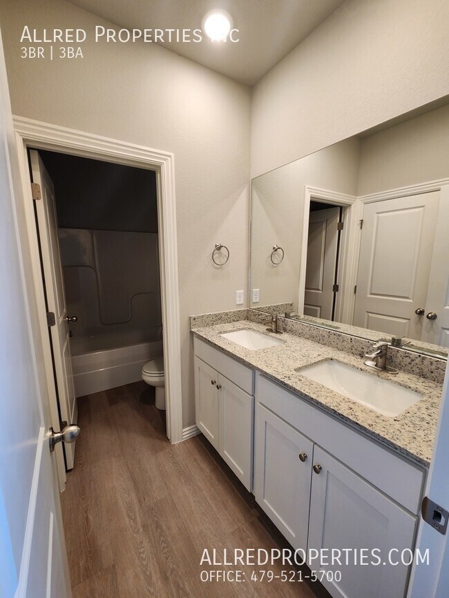 Building Photo - 1609 SW Casuarina Dr
