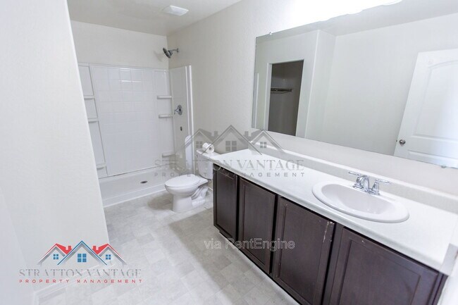 Building Photo - 5926 E Oasis Blvd