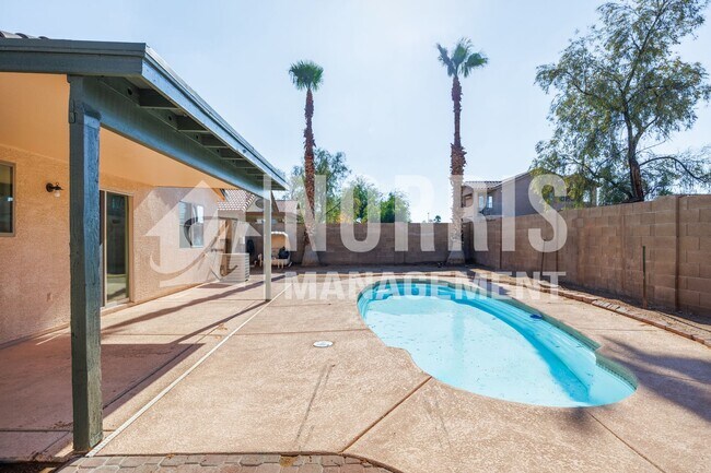 Building Photo - Great Home Located in Town with a Pool