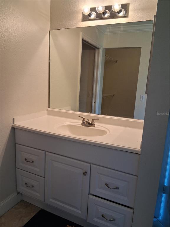 Building Photo - 13827 Fairway Island Dr