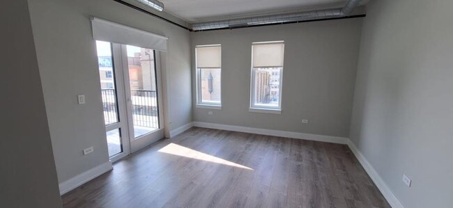 Primary Photo - 1 bedroom in Chicago IL 60657