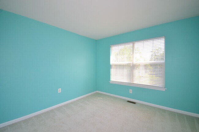 Building Photo - 326 Wheatfield Cir