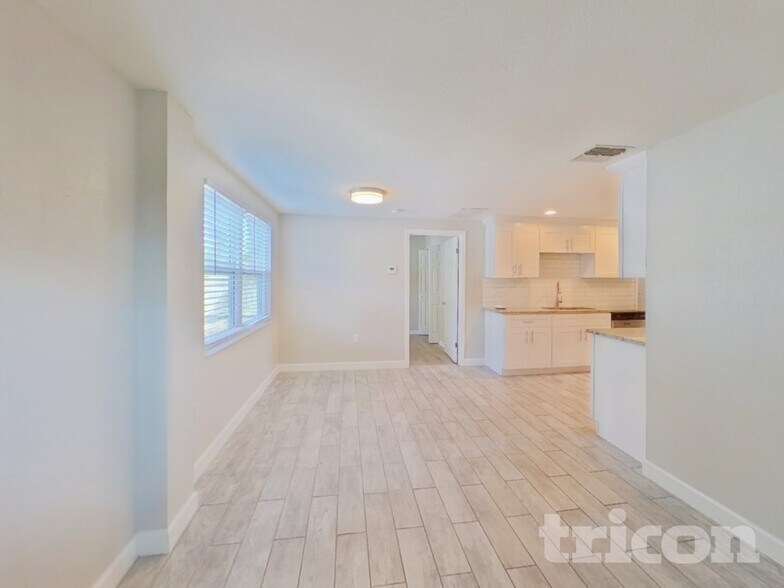 Building Photo - 4460 49th Ave N