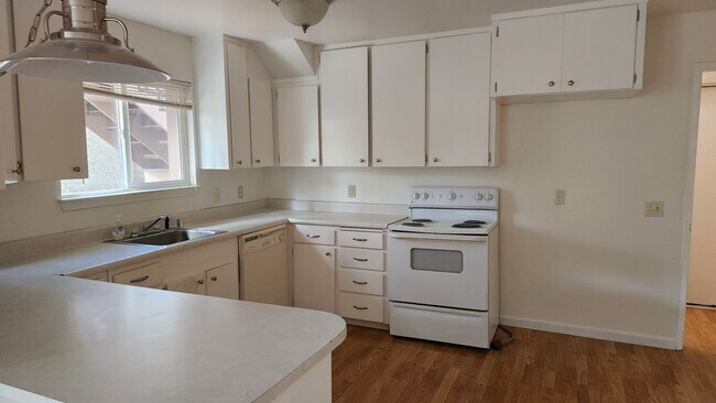 Building Photo - Lake Wildwood Home with Granny unit