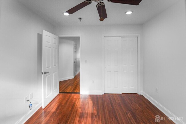 Building Photo - 13 Jill Ct