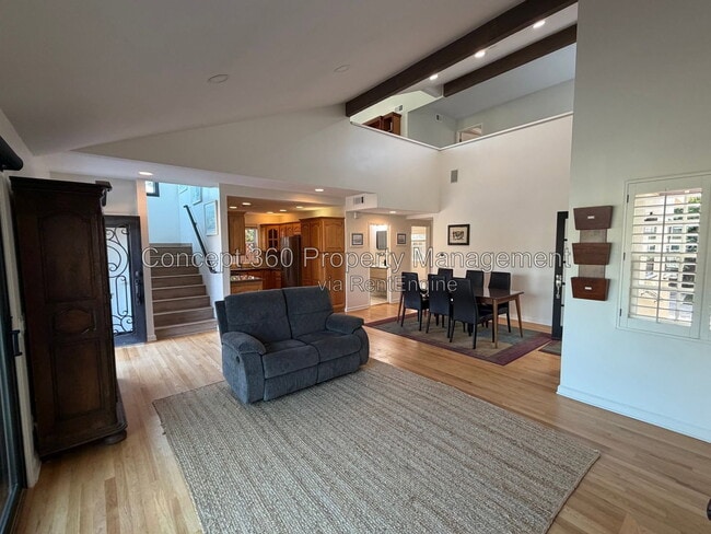 Building Photo - 237 Novara Dr
