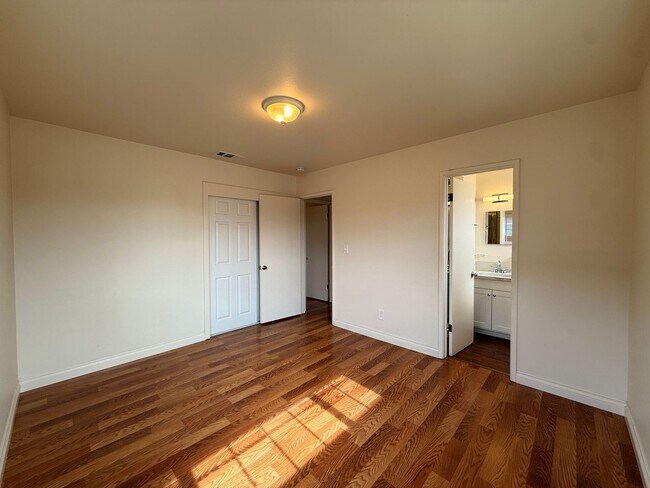 Building Photo - Spacious 3BR/2BA Home with A/C, Heat, Garage & Backyard in Imperial Beach!