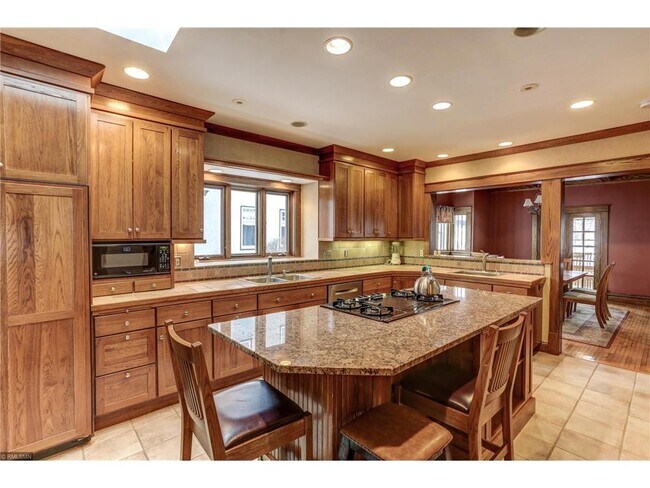 Building Photo - 4648 Lake Harriet Pkwy