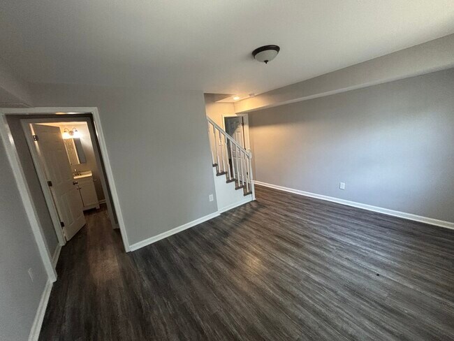 Building Photo - 2 Bedrooms - 2 Bathrooms, 21234