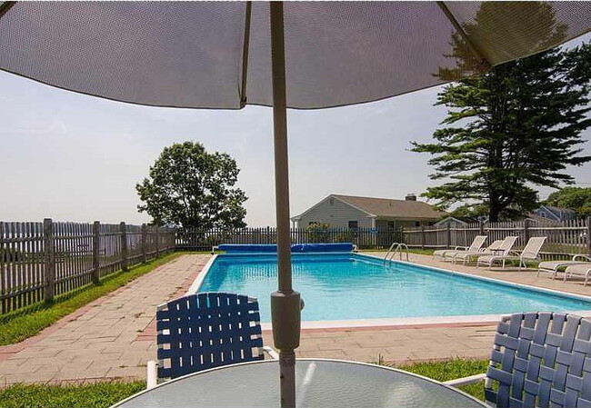 Building Photo - "Charming 2-Bed, 2-Bath Haven in Yarmouth – Spacious 1,380 Sq Ft Gem!"