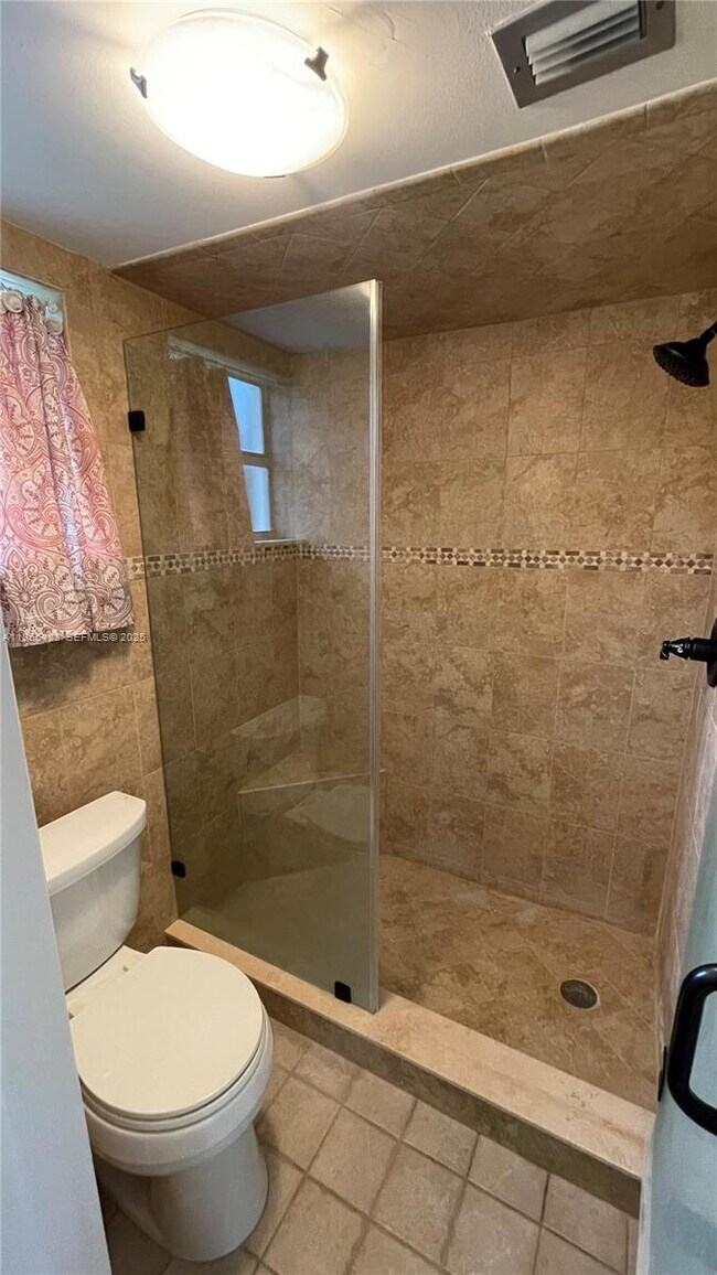 Building Photo - 110 Lake Meryl Dr