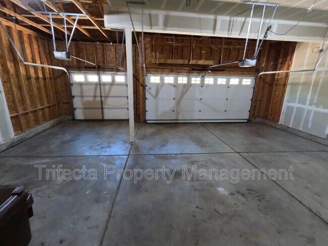 Building Photo - 2215 Harvest St