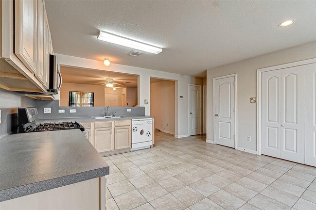 Building Photo - 2642 Skyview Trace Ct