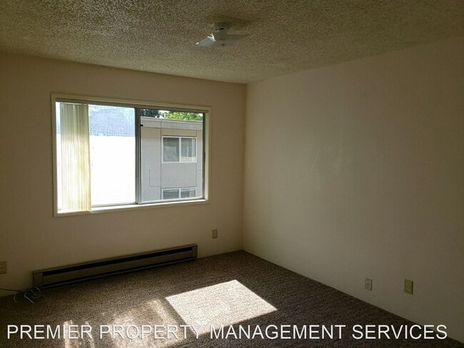 Building Photo - 700 1st St