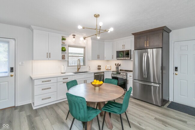 Building Photo - 110 1st St SE