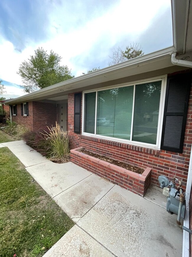 Building Photo - STUNNING Four Bedroom Ranch in Denver, CO-...