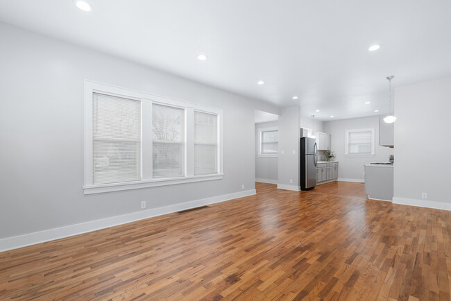Building Photo - 620 Broadwater Ave