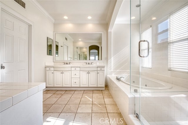 Building Photo - 9 Marisol