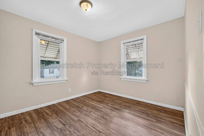 Building Photo - 575 Glorose Dr