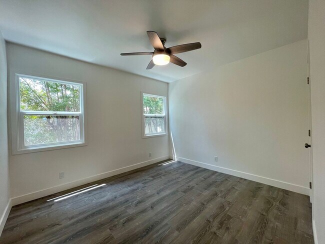 Building Photo - Fully Remodeled 4 Bedroom 2.5 Bathroom in ...