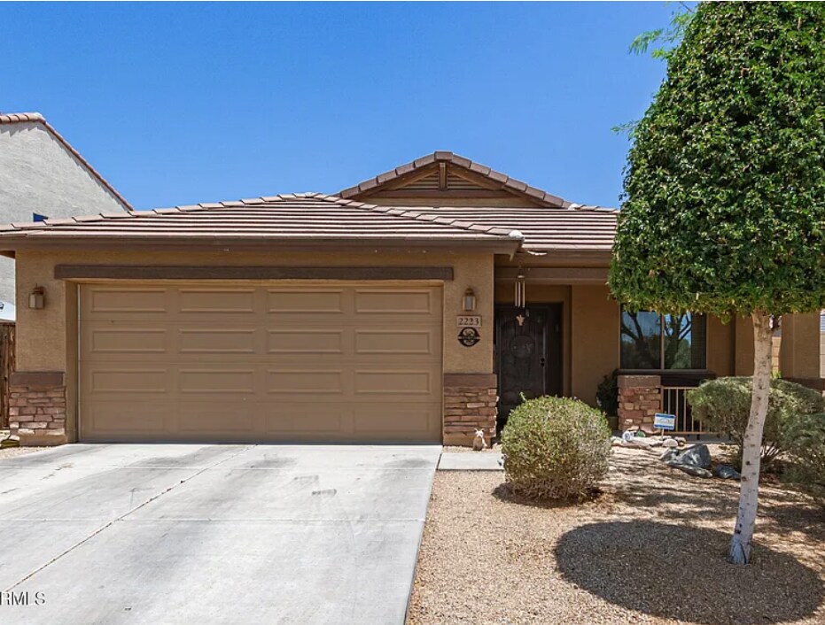 Building Photo - 2223 S Hughes Dr