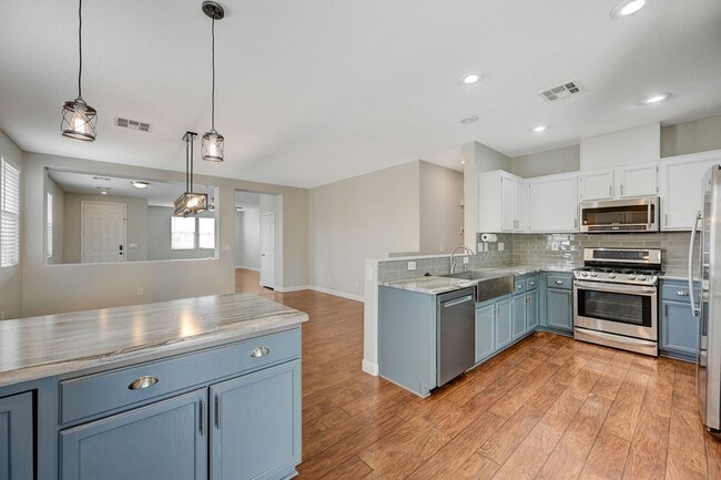 Building Photo - Stunning one story in the NW!