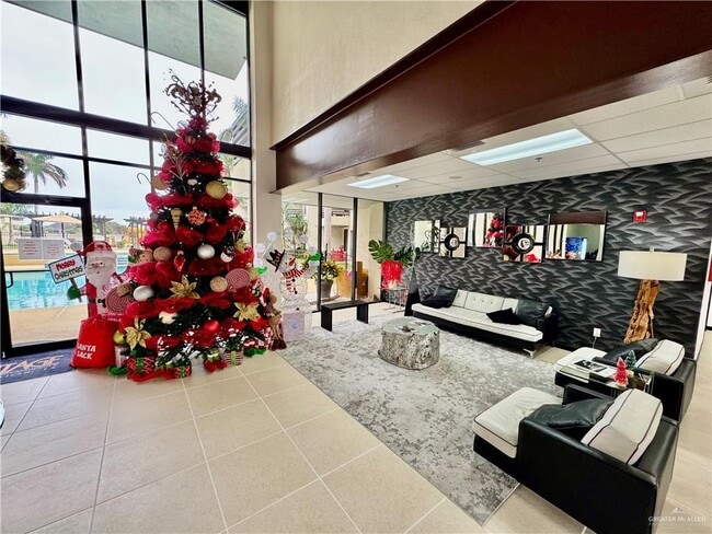 Building Photo - 17 Travis St