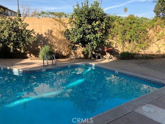 Building Photo - 703 E California Blvd