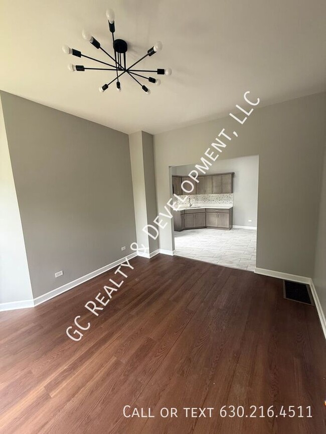 Building Photo - 7230 S Perry Ave