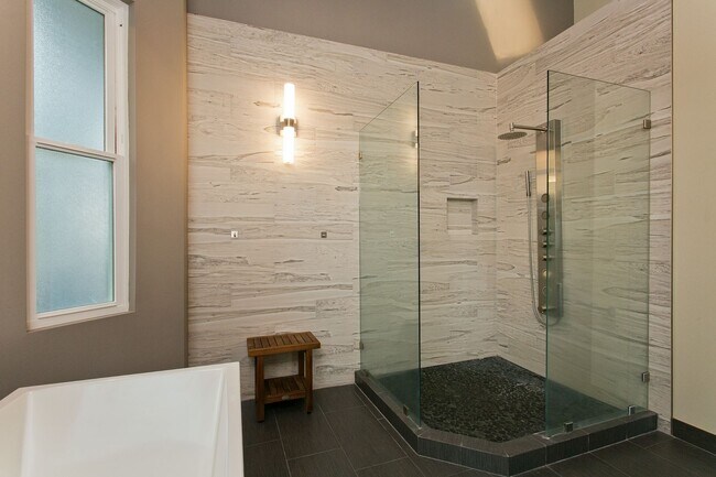 Building Photo - Elegant Oceanview Residence in Prestigious Hawaii Loa Ridge – 3 Bed / 3 Bath