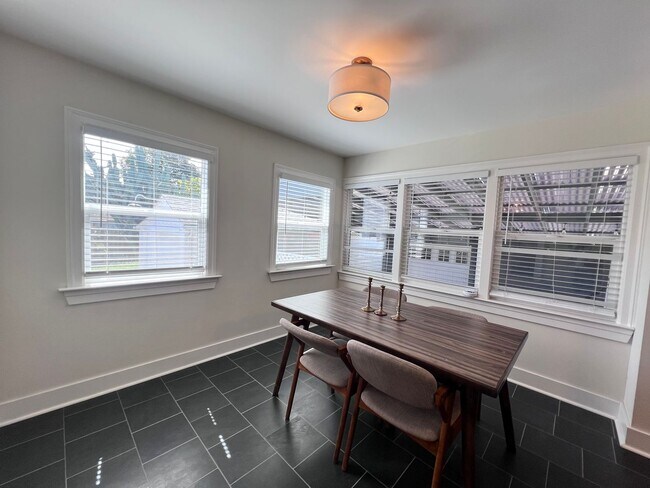 Building Photo - Fully Updated Home in San Leandro Available for Rent!!