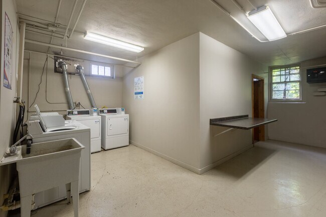 Building Photo - 3252 Girard Ave S