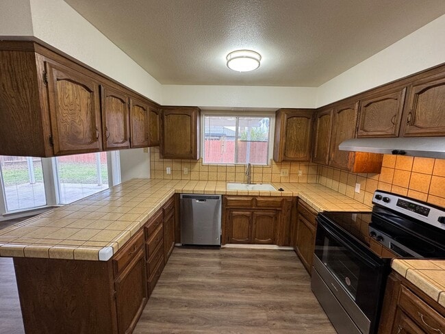 Building Photo - Reedley 3 Bedroom House