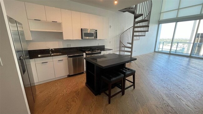 Building Photo - 150 E Robinson St