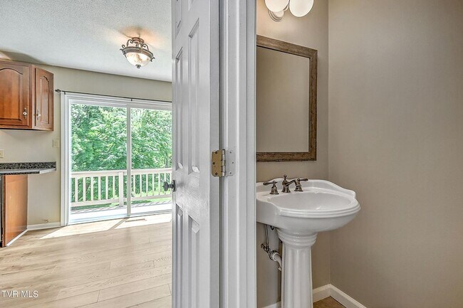 Building Photo - Bellhaven townhouse