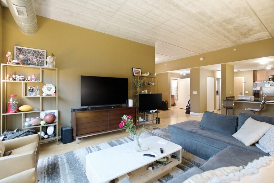 Building Photo - 845 N Kingsbury St
