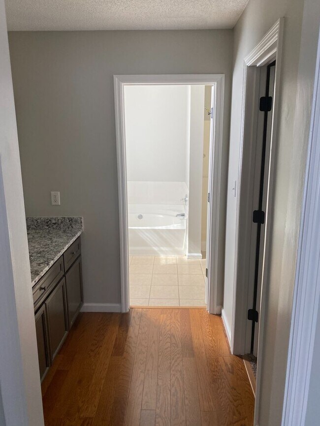 Building Photo - Spacious 3BR/2BA Home with Open Floor Plan, Granite Countertops & Fenced Backyard