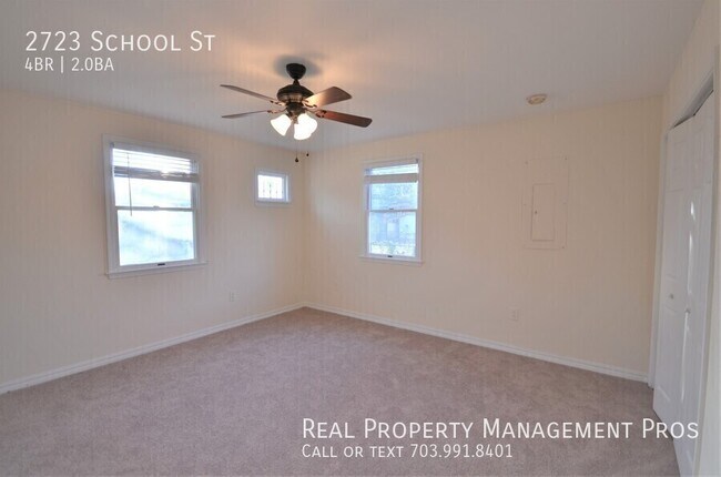 Building Photo - 2723 School St