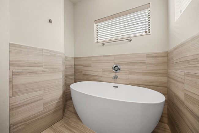 Building Photo - 3945 Tulane St