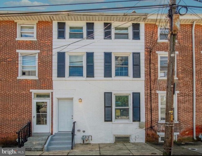 Building Photo - 4 3rd St