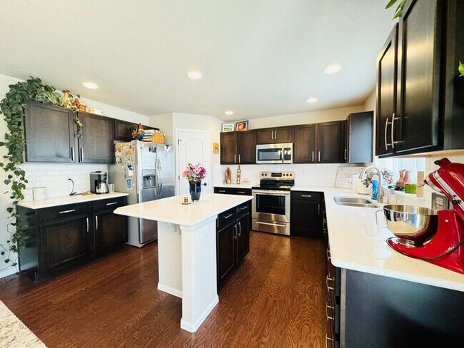 Building Photo - Spacious 3 bed/ 2.5 bath House In Severance
