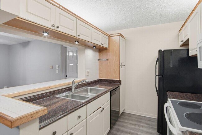 Building Photo - 2500 SE Anchorage Cove